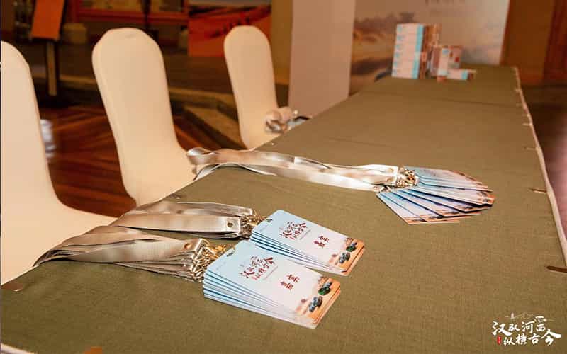 廣告物料制作會(huì)場(chǎng)布景舞臺(tái)搭建展位搭建舞臺(tái)燈光設(shè)備演藝音響高清LED屏